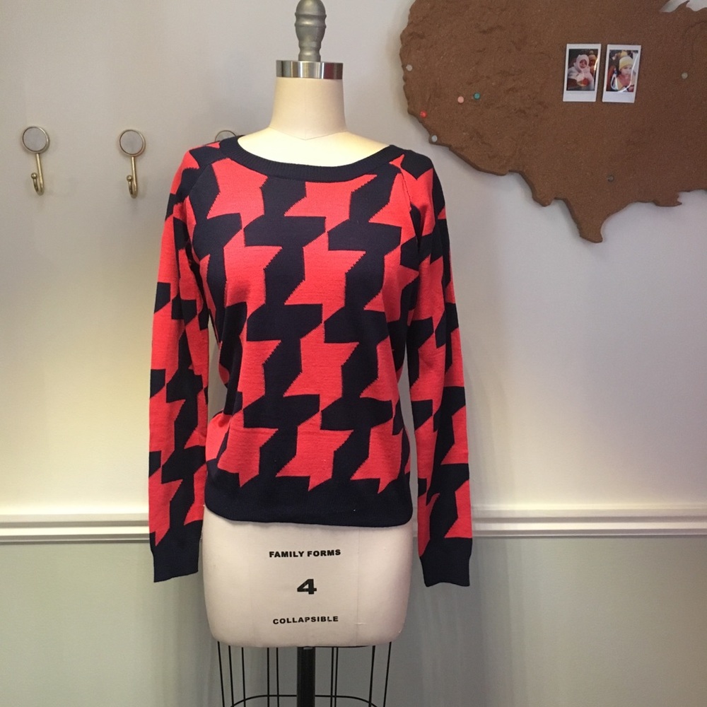 Houndstooth coral and navy sweater